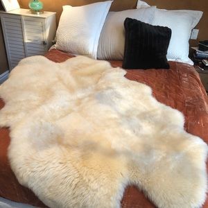 Pottery barn sheepskin queen bed throw 100% luxury beautiful champagne color